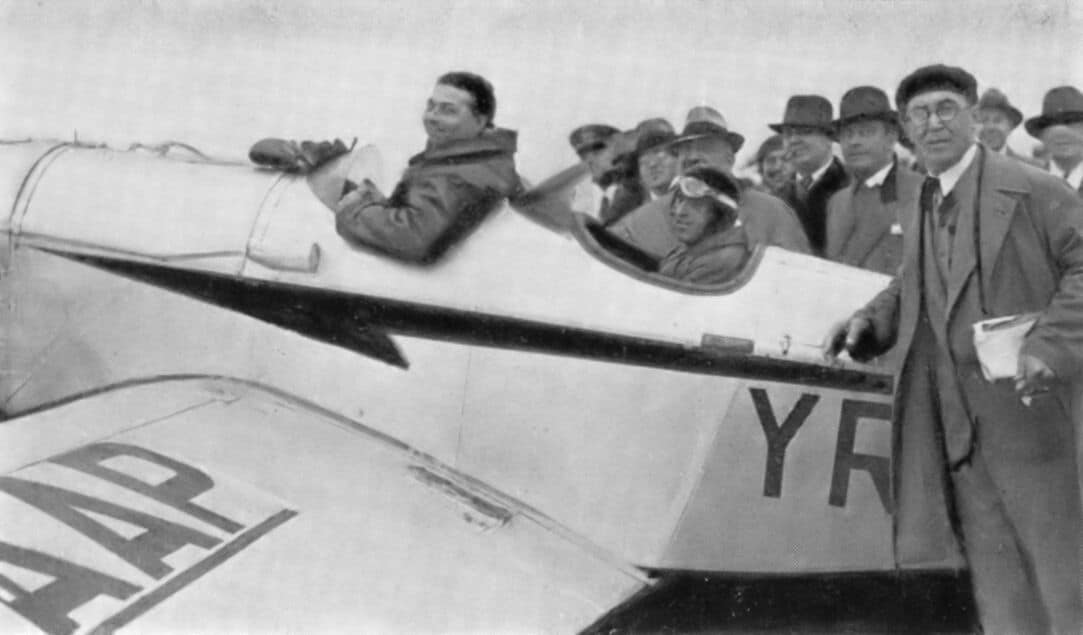 Alexandru Cernescu and Max Manolescu boarding YR-AAP plane before the Africa raid, 1933