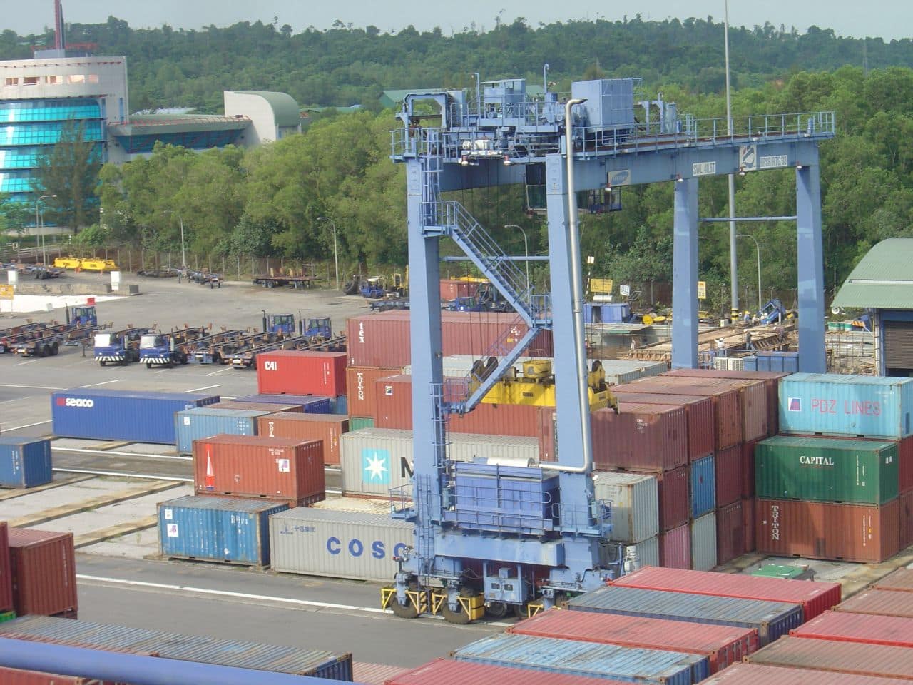 Rubber tyred gantry crane (RTG) at Bintulu International Container Terminal (BICT), Sarawak, Malaysia. Building in the background is Wisma Kontena.