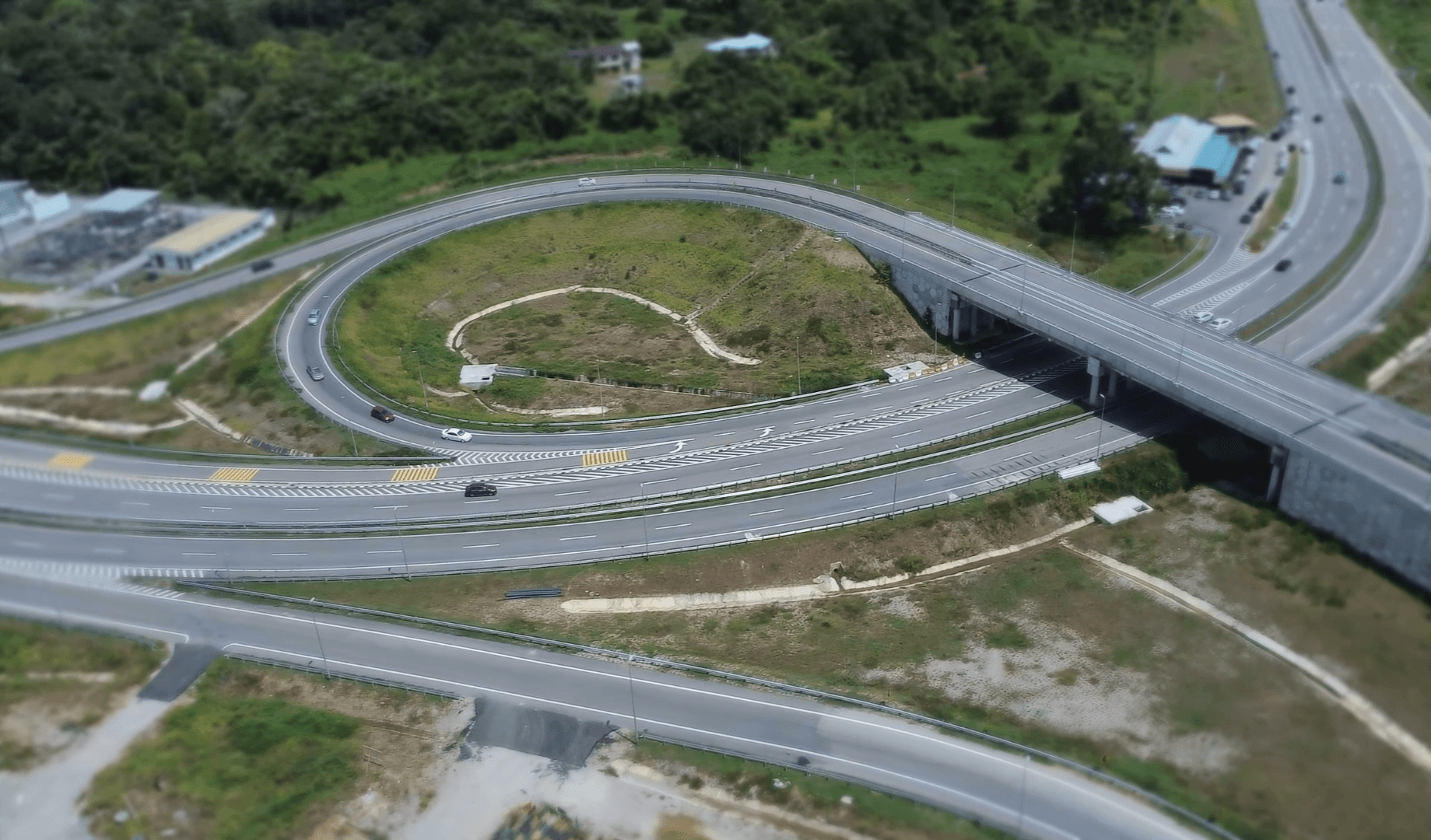 The Simanggang Interchange is a expressway exit that is part of the toll-free Pan Borneo Highway which is a 4-lane highway that stretches over 2,000 kilometers.
