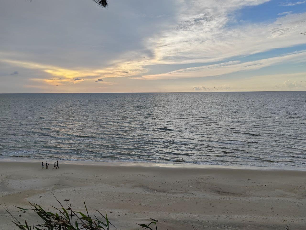 The long sands below the cliffs at Tusan Beach