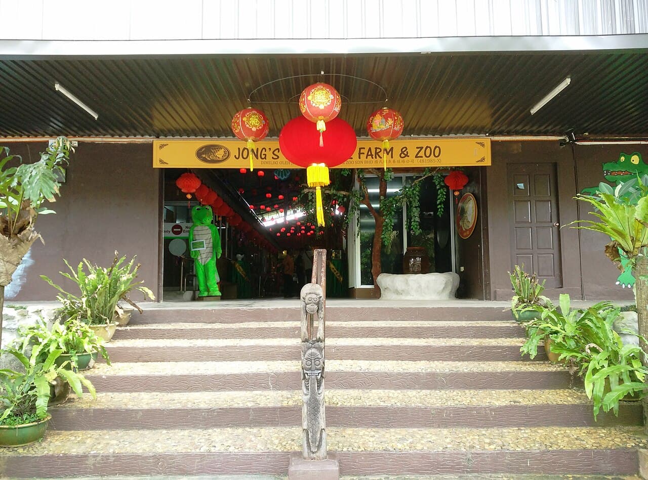 The signed entrance gateway to Jong's Crocodile Farm and Zoo at Siburan
