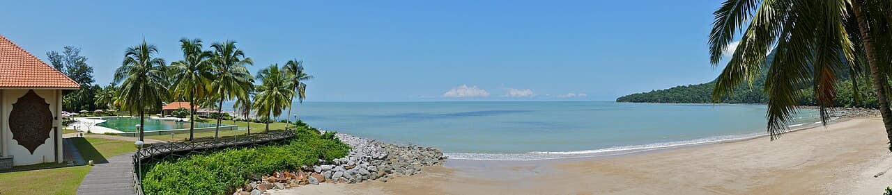 The coast at Damai beneath the rainforest